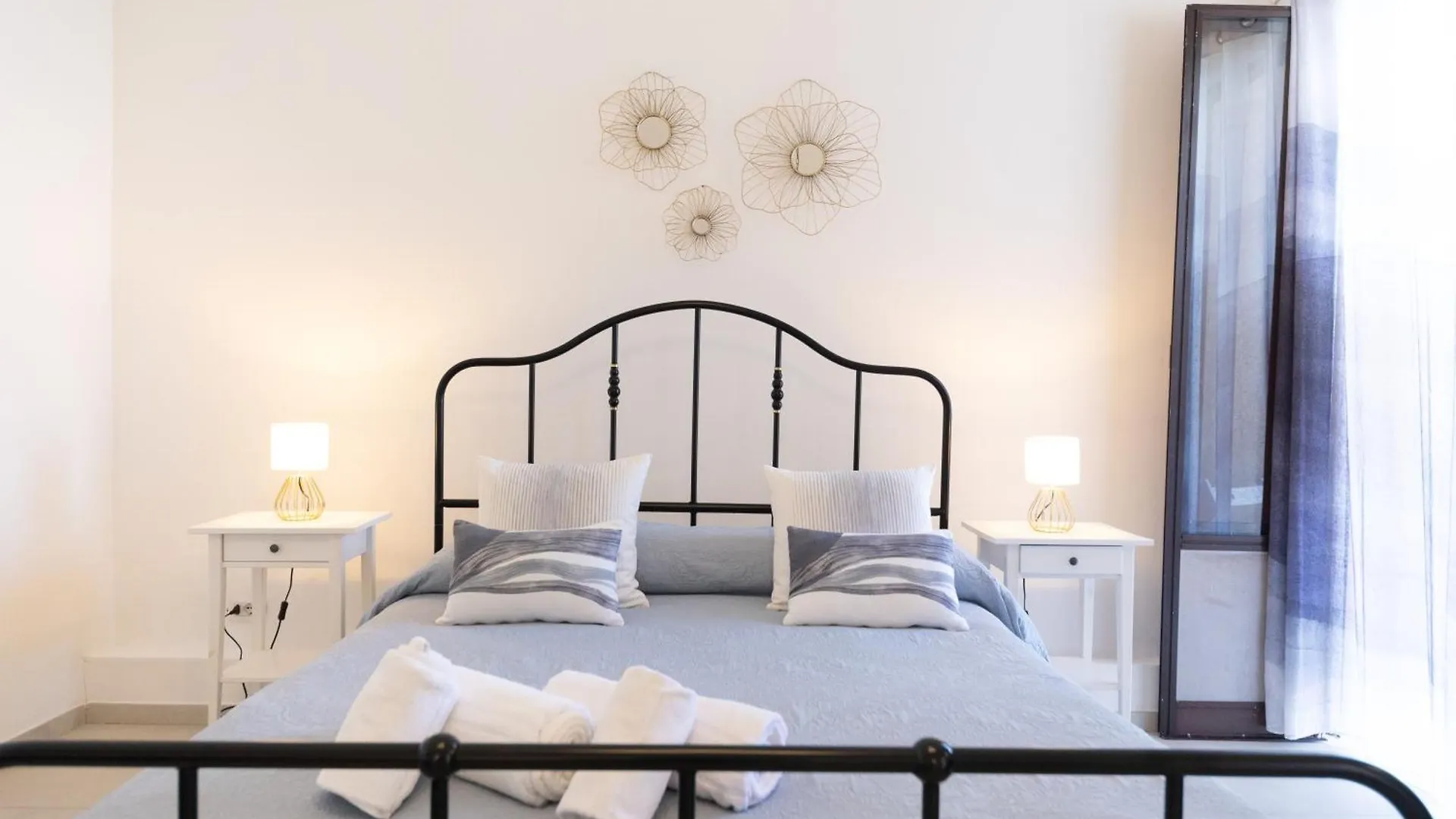 Casanova Rooms And Apartment To Rent Cefalù Italia