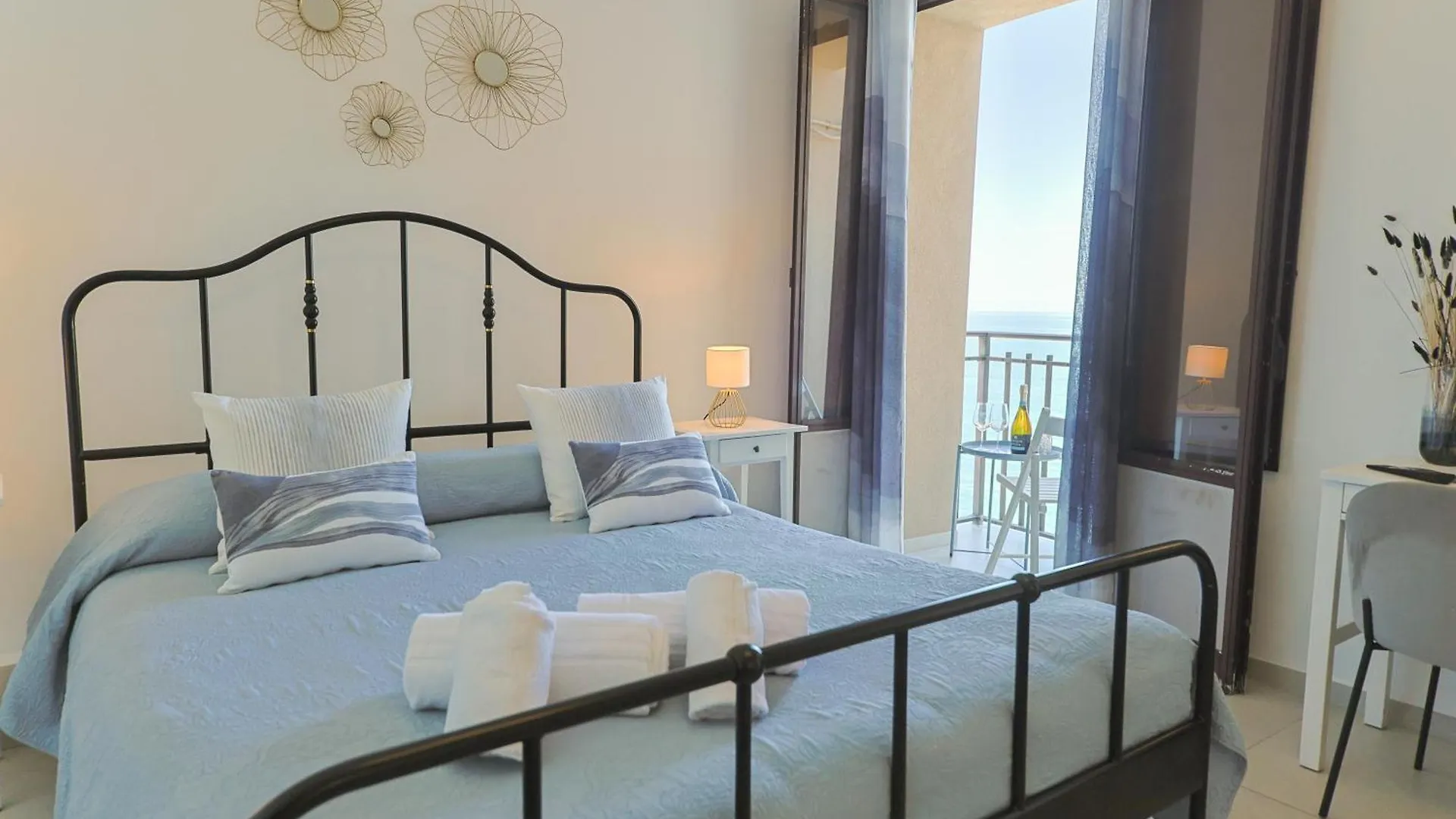 Affittacamere Casanova Rooms And Apartment To Rent Cefalù
