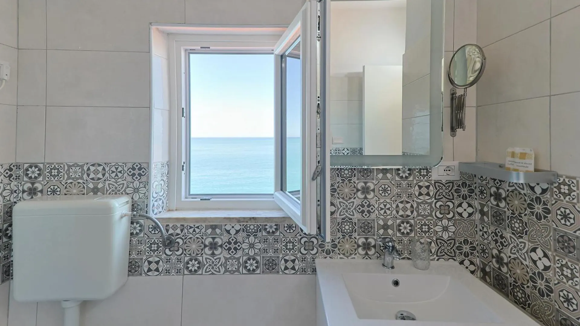 Affittacamere Casanova Rooms And Apartment To Rent Cefalù
